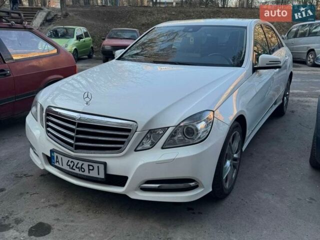 Белый Мерседес Е-Класс, объемом двигателя 2.14 л и пробегом 260 тыс. км за 15000 $, фото 1 на Automoto.ua