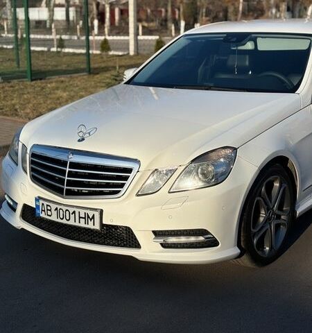 Белый Мерседес Е-Класс, объемом двигателя 2.2 л и пробегом 368 тыс. км за 14400 $, фото 1 на Automoto.ua