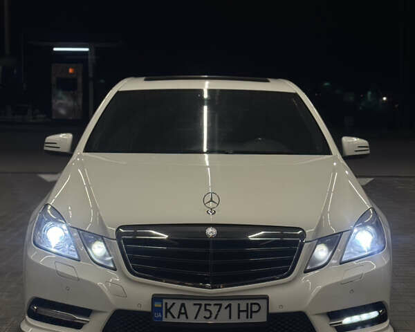 Белый Мерседес Е-Класс, объемом двигателя 2.2 л и пробегом 341 тыс. км за 11500 $, фото 1 на Automoto.ua