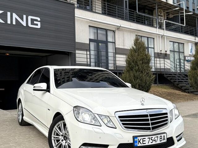 Белый Мерседес Е-Класс, объемом двигателя 2.1 л и пробегом 345 тыс. км за 13500 $, фото 1 на Automoto.ua