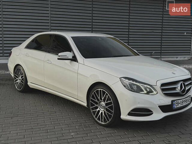 Белый Мерседес Е-Класс, объемом двигателя 2.1 л и пробегом 350 тыс. км за 16400 $, фото 1 на Automoto.ua