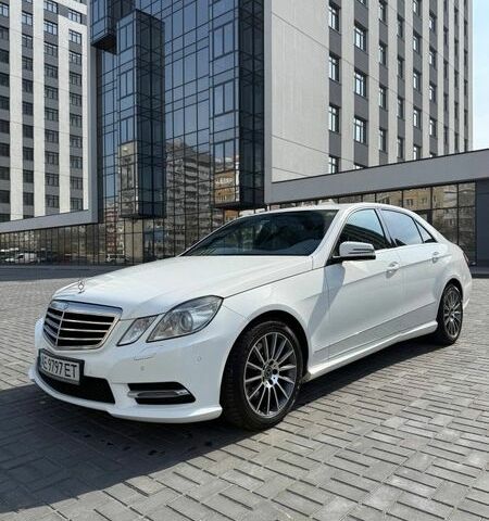 Белый Мерседес Е-Класс, объемом двигателя 2.14 л и пробегом 199 тыс. км за 17718 $, фото 1 на Automoto.ua