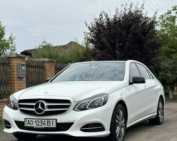 Белый Мерседес Е-Класс, объемом двигателя 2.1 л и пробегом 216 тыс. км за 22000 $, фото 1 на Automoto.ua