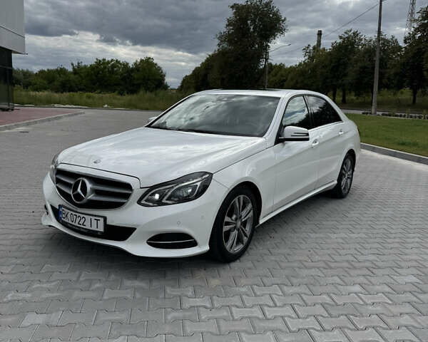 Белый Мерседес Е-Класс, объемом двигателя 2.14 л и пробегом 186 тыс. км за 19500 $, фото 1 на Automoto.ua