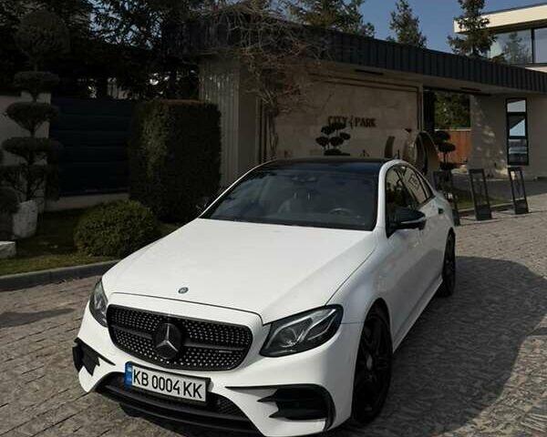 Білий Мерседес Е-Клас, об'ємом двигуна 2.99 л та пробігом 200 тис. км за 31500 $, фото 1 на Automoto.ua