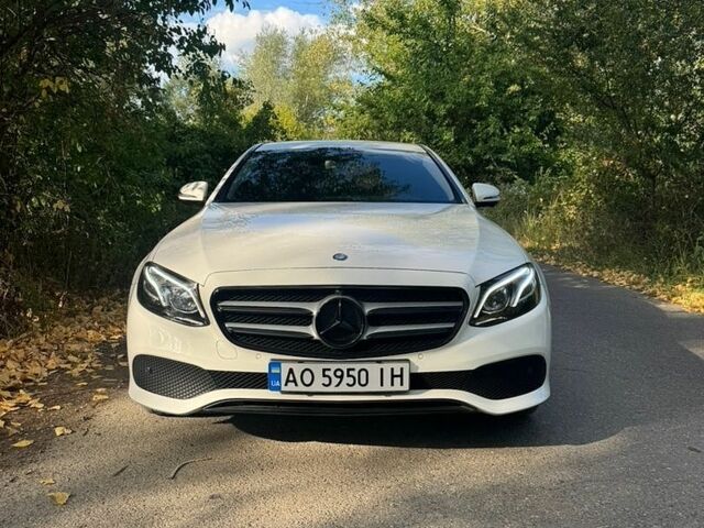 Белый Мерседес Е-Класс, объемом двигателя 1.95 л и пробегом 190 тыс. км за 25300 $, фото 1 на Automoto.ua