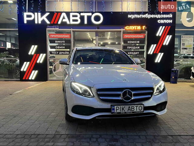 Белый Мерседес Е-Класс, объемом двигателя 2 л и пробегом 102 тыс. км за 28900 $, фото 1 на Automoto.ua