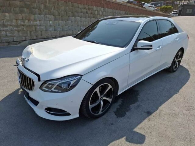 Белый Мерседес Е-Класс, объемом двигателя 2.2 л и пробегом 210 тыс. км за 5500 $, фото 1 на Automoto.ua