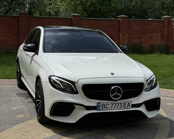 Белый Мерседес Е-Класс, объемом двигателя 1.95 л и пробегом 269 тыс. км за 25999 $, фото 1 на Automoto.ua
