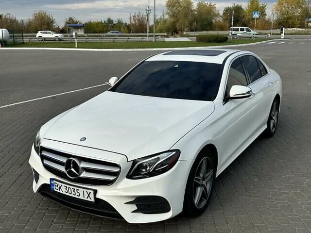 Білий Мерседес Е-Клас, об'ємом двигуна 1.99 л та пробігом 65 тис. км за 27499 $, фото 1 на Automoto.ua