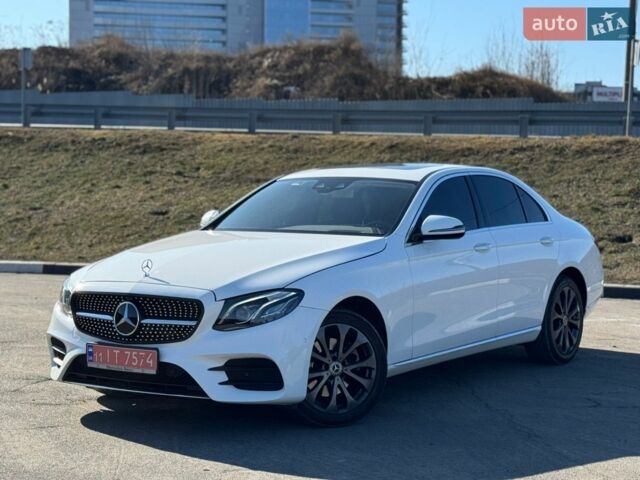 Белый Мерседес Е-Класс, объемом двигателя 2 л и пробегом 90 тыс. км за 29900 $, фото 1 на Automoto.ua