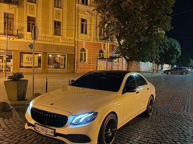Білий Мерседес Е-Клас, об'ємом двигуна 1.95 л та пробігом 289 тис. км за 17800 $, фото 1 на Automoto.ua