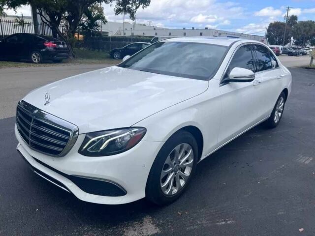 Белый Мерседес Е-Класс, объемом двигателя 2 л и пробегом 59 тыс. км за 6400 $, фото 1 на Automoto.ua