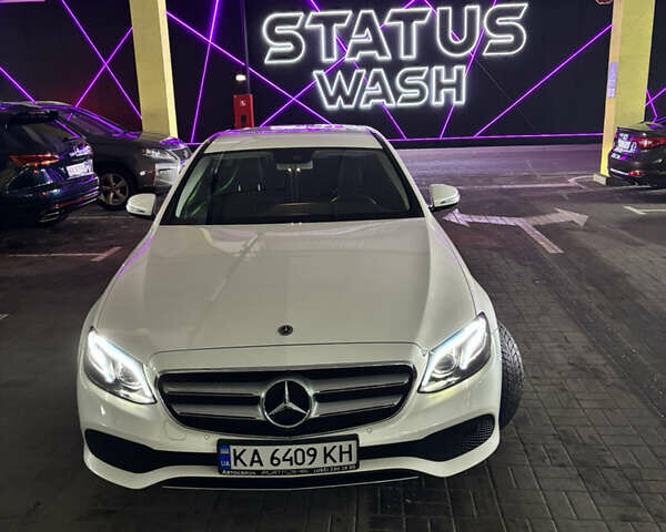 Білий Мерседес Е-Клас, об'ємом двигуна 1.99 л та пробігом 125 тис. км за 26499 $, фото 1 на Automoto.ua