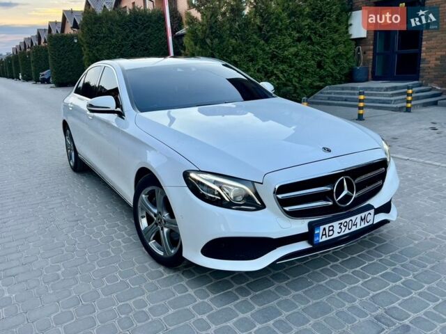 Белый Мерседес Е-Класс, объемом двигателя 2 л и пробегом 126 тыс. км за 26500 $, фото 1 на Automoto.ua