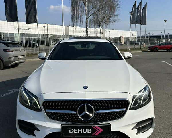 Білий Мерседес Е-Клас, об'ємом двигуна 1.99 л та пробігом 94 тис. км за 30777 $, фото 1 на Automoto.ua