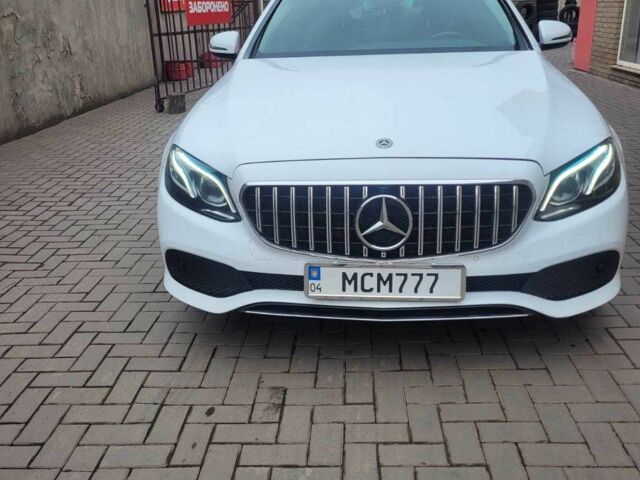 Белый Мерседес Е-Класс, объемом двигателя 2 л и пробегом 240 тыс. км за 19999 $, фото 1 на Automoto.ua
