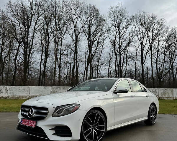 Белый Мерседес Е-Класс, объемом двигателя 1.99 л и пробегом 121 тыс. км за 25000 $, фото 1 на Automoto.ua