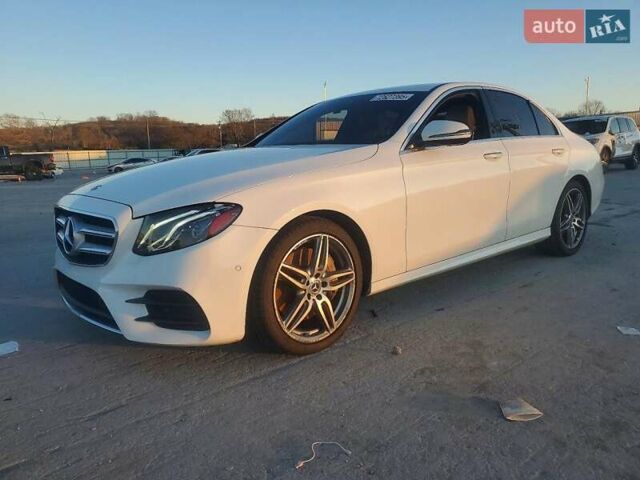 Белый Мерседес Е-Класс, объемом двигателя 1.99 л и пробегом 129 тыс. км за 9900 $, фото 1 на Automoto.ua