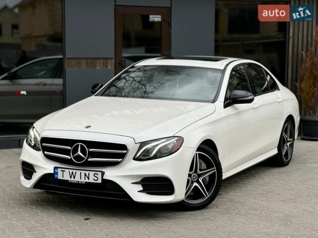 Белый Мерседес Е-Класс, объемом двигателя 2 л и пробегом 100 тыс. км за 35900 $, фото 1 на Automoto.ua