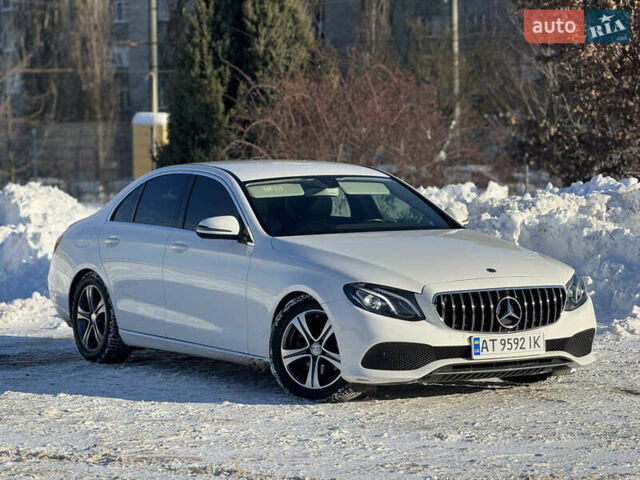 Белый Мерседес Е-Класс, объемом двигателя 1.95 л и пробегом 70 тыс. км за 31999 $, фото 1 на Automoto.ua
