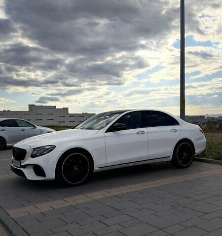 Белый Мерседес Е-Класс, объемом двигателя 1.95 л и пробегом 191 тыс. км за 30000 $, фото 1 на Automoto.ua