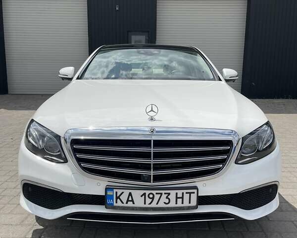 Белый Мерседес Е-Класс, объемом двигателя 1.99 л и пробегом 74 тыс. км за 39900 $, фото 1 на Automoto.ua