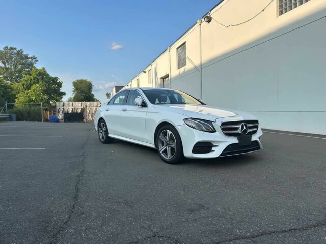 Белый Мерседес Е-Класс, объемом двигателя 2 л и пробегом 50 тыс. км за 12000 $, фото 1 на Automoto.ua