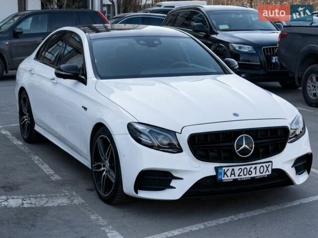 Белый Мерседес Е-Класс, объемом двигателя 3 л и пробегом 56 тыс. км за 54000 $, фото 1 на Automoto.ua
