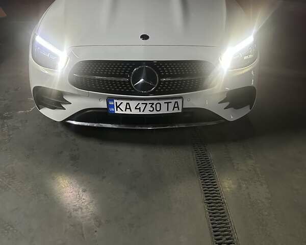 Белый Мерседес Е-Класс, объемом двигателя 1.99 л и пробегом 96 тыс. км за 43333 $, фото 1 на Automoto.ua