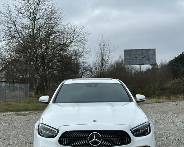 Белый Мерседес Е-Класс, объемом двигателя 1.99 л и пробегом 74 тыс. км за 40000 $, фото 1 на Automoto.ua