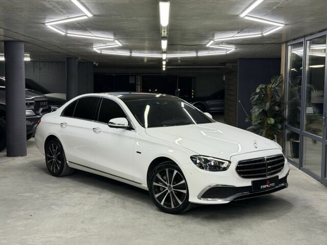 Белый Мерседес Е-Класс, объемом двигателя 2 л и пробегом 23 тыс. км за 55000 $, фото 1 на Automoto.ua