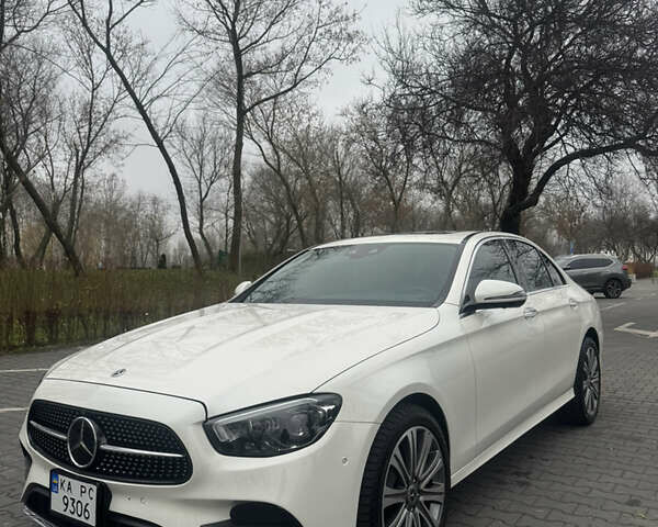 Белый Мерседес Е-Класс, объемом двигателя 3 л и пробегом 27 тыс. км за 59999 $, фото 1 на Automoto.ua