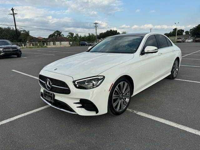 Белый Мерседес Е-Класс, объемом двигателя 2 л и пробегом 28 тыс. км за 18300 $, фото 1 на Automoto.ua