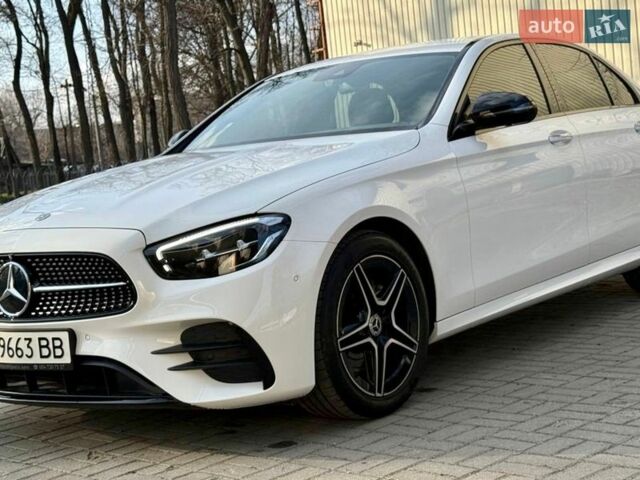 Белый Мерседес Е-Класс, объемом двигателя 1.95 л и пробегом 18 тыс. км за 59900 $, фото 1 на Automoto.ua