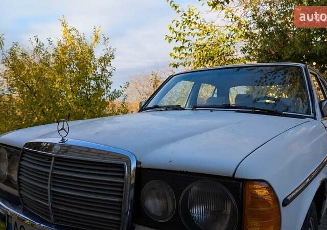Белый Мерседес Е-Класс, объемом двигателя 2 л и пробегом 446 тыс. км за 1999 $, фото 1 на Automoto.ua