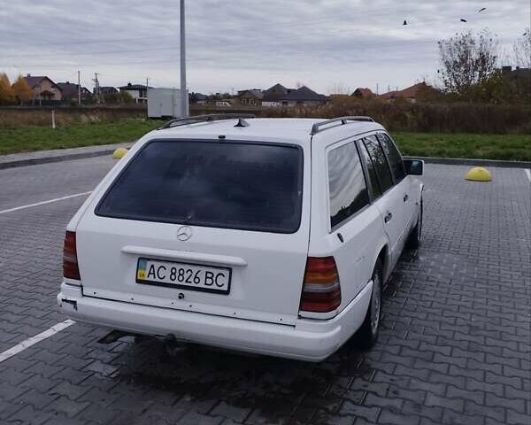 Мерседес Е-Класс 1995 в Луцке на Automoto.ua Белый Мерседес Е-Класс, объемом двигателя 2.5 л и пробегом 515 тыс. км за 3200 $, фото 1 на Automoto.ua