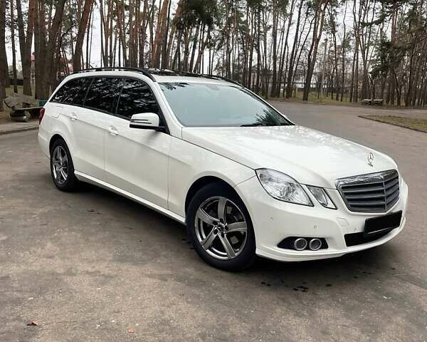 Белый Мерседес Е-Класс, объемом двигателя 2.2 л и пробегом 620 тыс. км за 9500 $, фото 1 на Automoto.ua