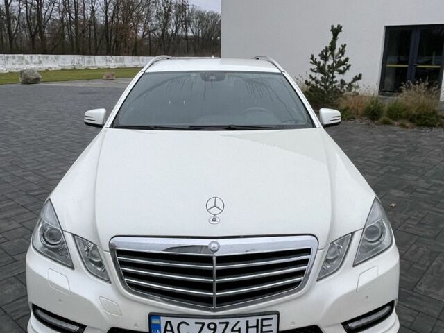 Белый Мерседес Е-Класс, объемом двигателя 3 л и пробегом 289 тыс. км за 12483 $, фото 1 на Automoto.ua