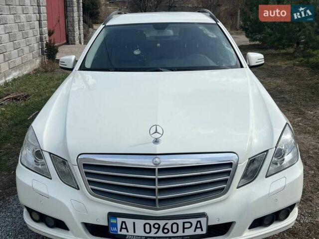 Белый Мерседес Е-Класс, объемом двигателя 2.14 л и пробегом 256 тыс. км за 10499 $, фото 1 на Automoto.ua