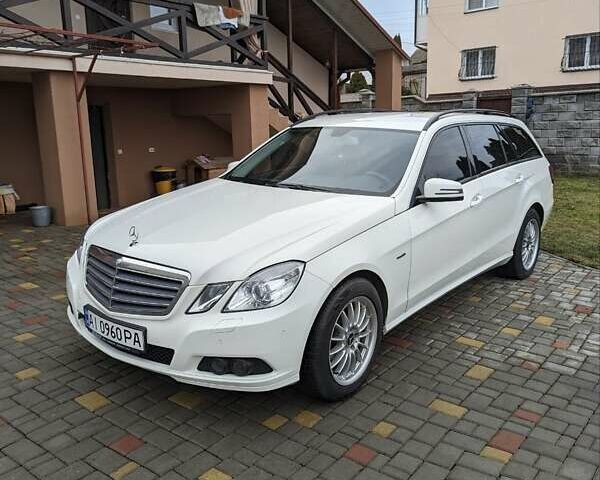 Белый Мерседес Е-Класс, объемом двигателя 2.14 л и пробегом 237 тыс. км за 11500 $, фото 1 на Automoto.ua
