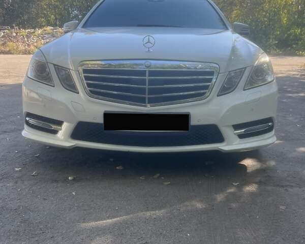 Белый Мерседес Е-Класс, объемом двигателя 2.1 л и пробегом 324 тыс. км за 14400 $, фото 1 на Automoto.ua