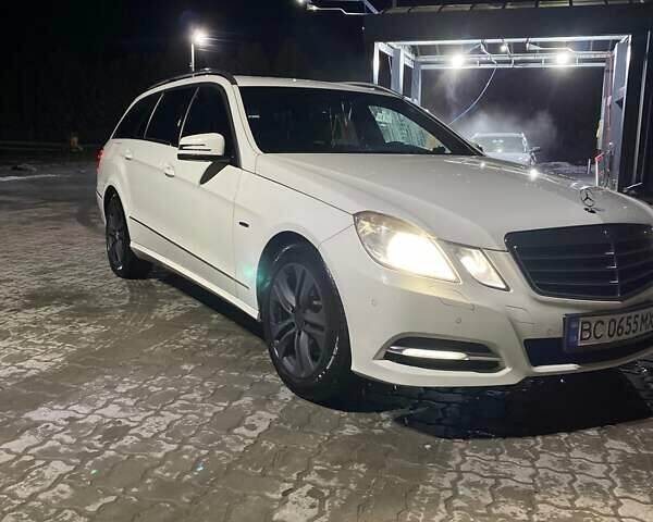 Белый Мерседес Е-Класс, объемом двигателя 2.1 л и пробегом 292 тыс. км за 11899 $, фото 1 на Automoto.ua