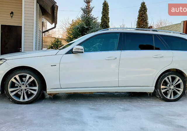 Білий Мерседес Е-Клас, об'ємом двигуна 2.2 л та пробігом 330 тис. км за 17700 $, фото 1 на Automoto.ua