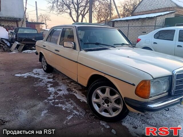 Бежевый Мерседес Е-Класс, объемом двигателя 2.4 л и пробегом 465 тыс. км за 1500 $, фото 1 на Automoto.ua