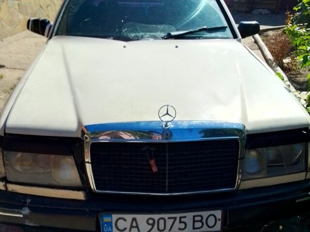 Бежевый Мерседес Е-Класс, объемом двигателя 2 л и пробегом 493 тыс. км за 1500 $, фото 1 на Automoto.ua