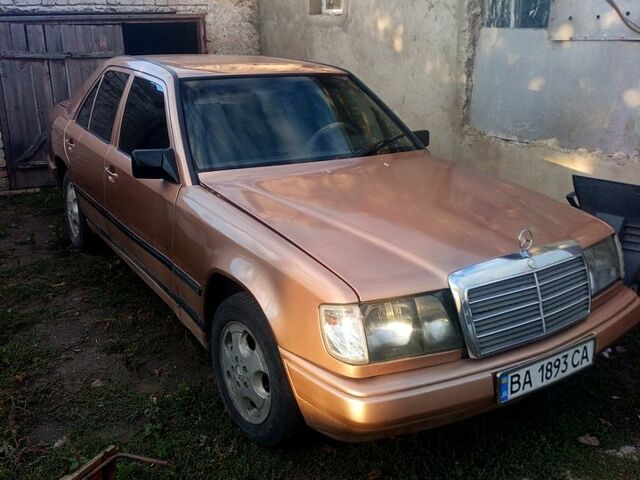 Бежевый Мерседес Е-Класс, объемом двигателя 2 л и пробегом 0 тыс. км за 2000 $, фото 1 на Automoto.ua