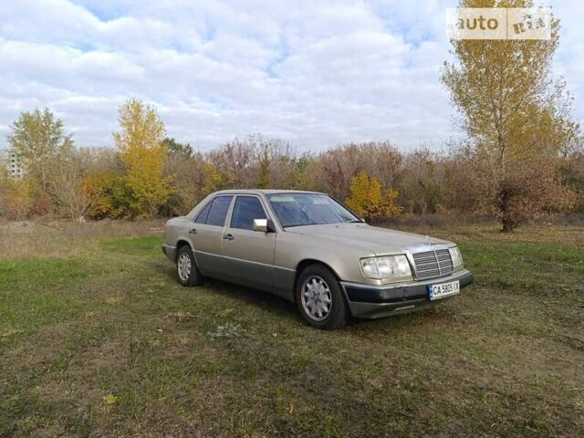 Бежевый Мерседес Е-Класс, объемом двигателя 2 л и пробегом 340 тыс. км за 2950 $, фото 1 на Automoto.ua