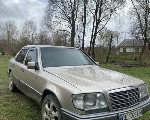 Бежевий Мерседес Е-Клас, об'ємом двигуна 3 л та пробігом 642 тис. км за 4500 $, фото 1 на Automoto.ua