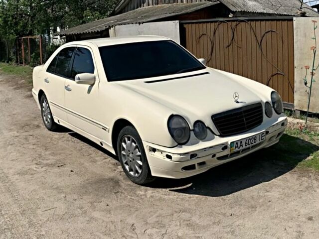 Бежевый Мерседес Е-Класс, объемом двигателя 2.3 л и пробегом 246 тыс. км за 2600 $, фото 1 на Automoto.ua